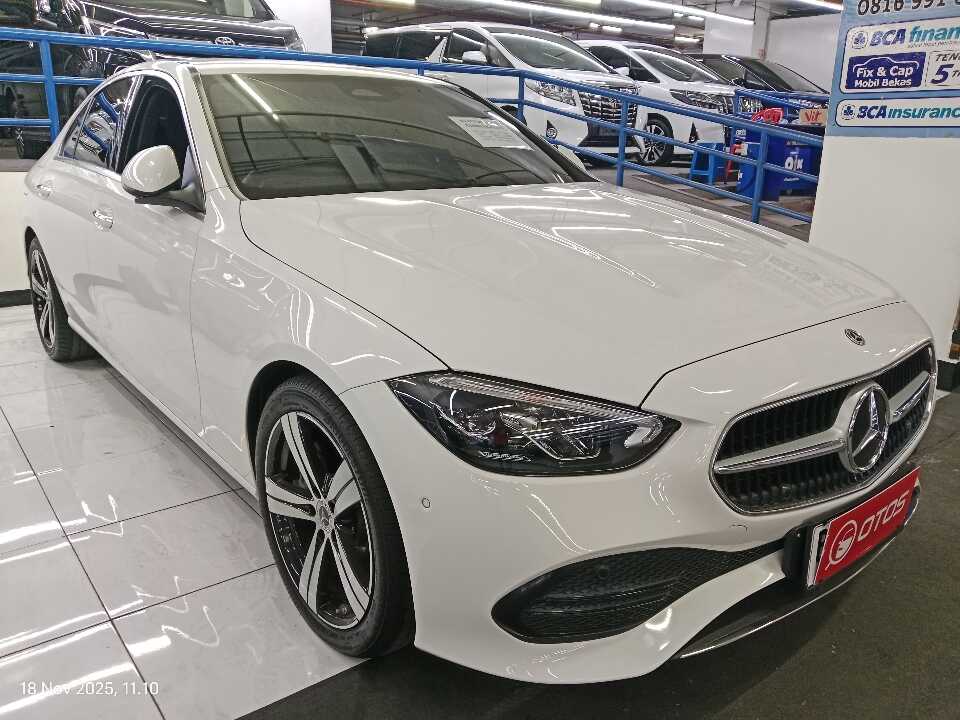 2023 Mercedes-Benz C200 1.5 - Foto 1 dari 6