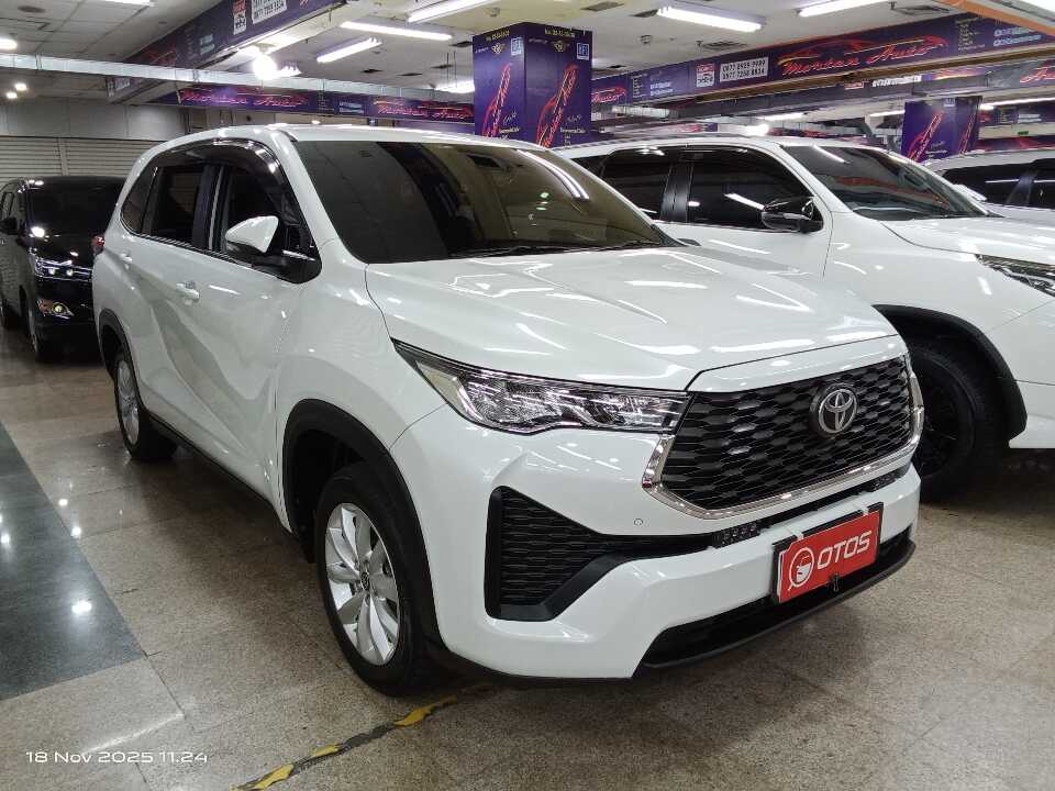 2023 Toyota Kijang Innova 2.0 Zenix V CVT - Foto 1 dari 6