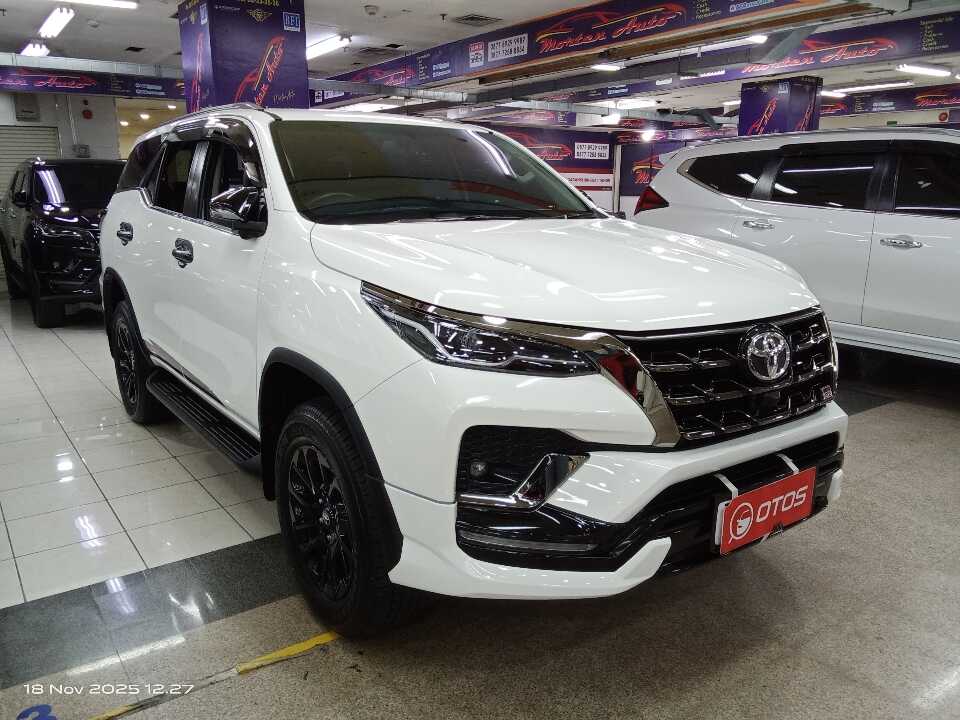 2023 Toyota Fortuner 2.8 4X2 VRZ - Foto 1 dari 6