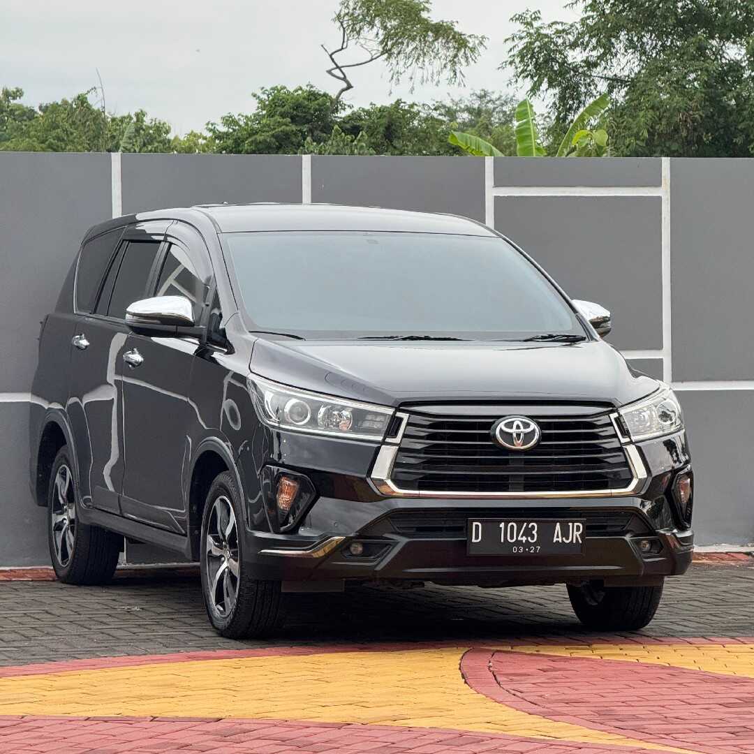 2022 Toyota Kijang Innova 2.4 Venturer - Foto 1 dari 10