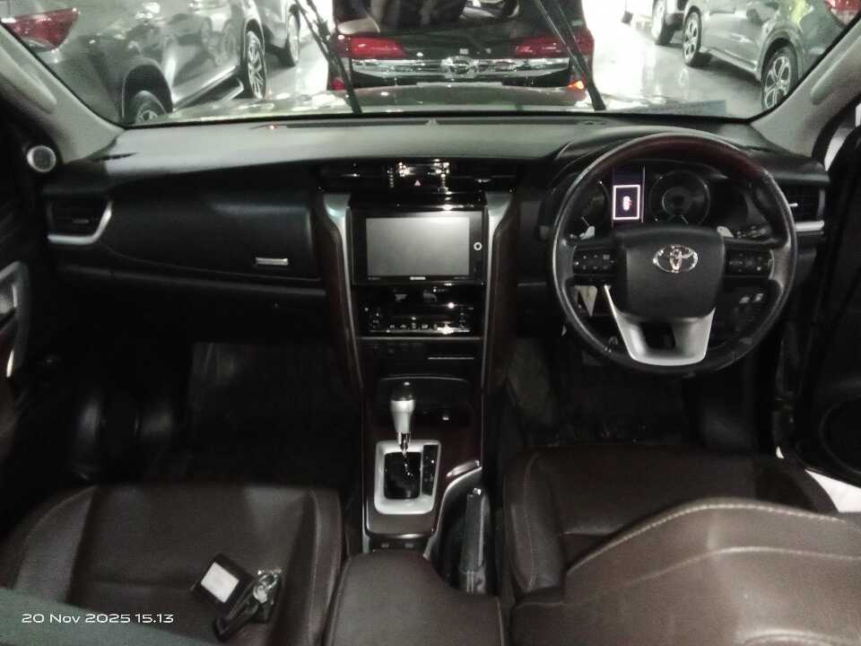 Foto Mobil Bekas Dashboard Toyota Fortuner 2.4 4X2 VRZ tahun 2017