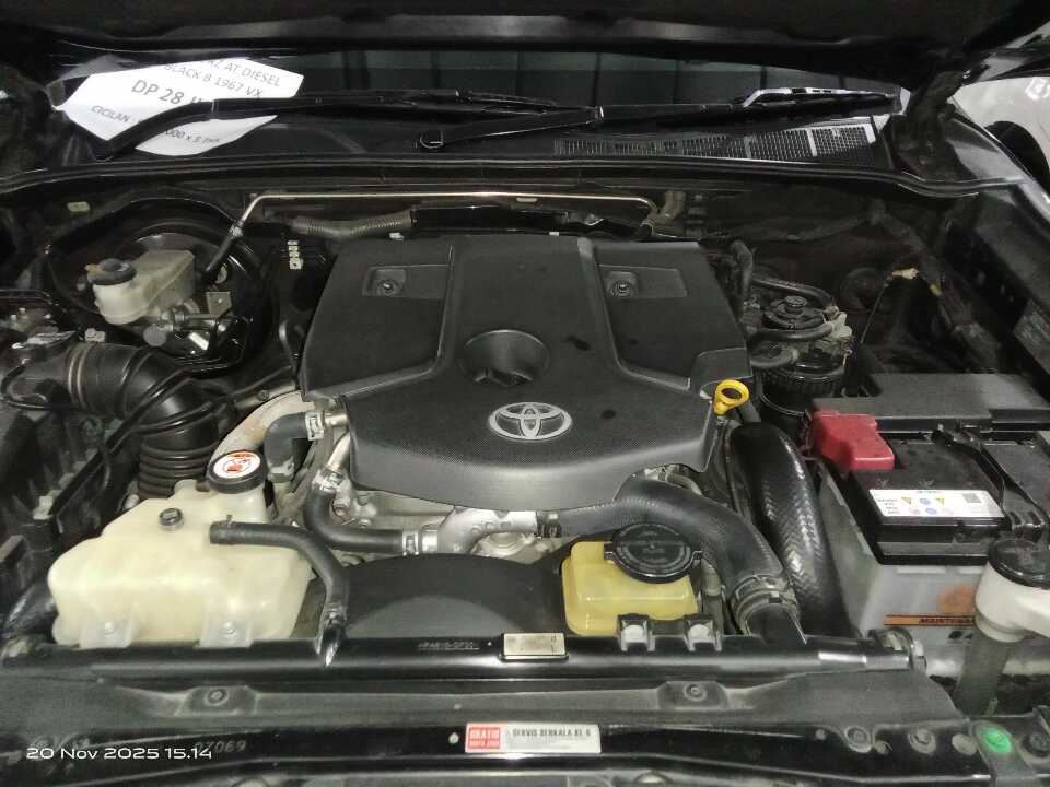 Foto Mobil Bekas Mesin Toyota Fortuner 2.4 4X2 VRZ tahun 2017