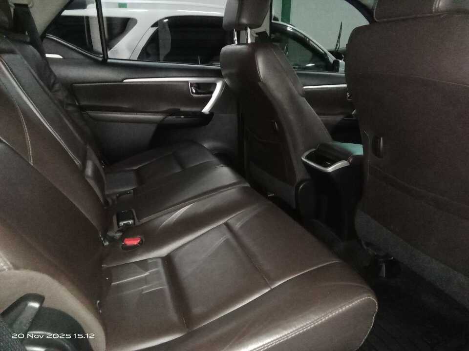 Foto Mobil Bekas Kabin Belakang Toyota Fortuner 2.4 4X2 VRZ tahun 2017