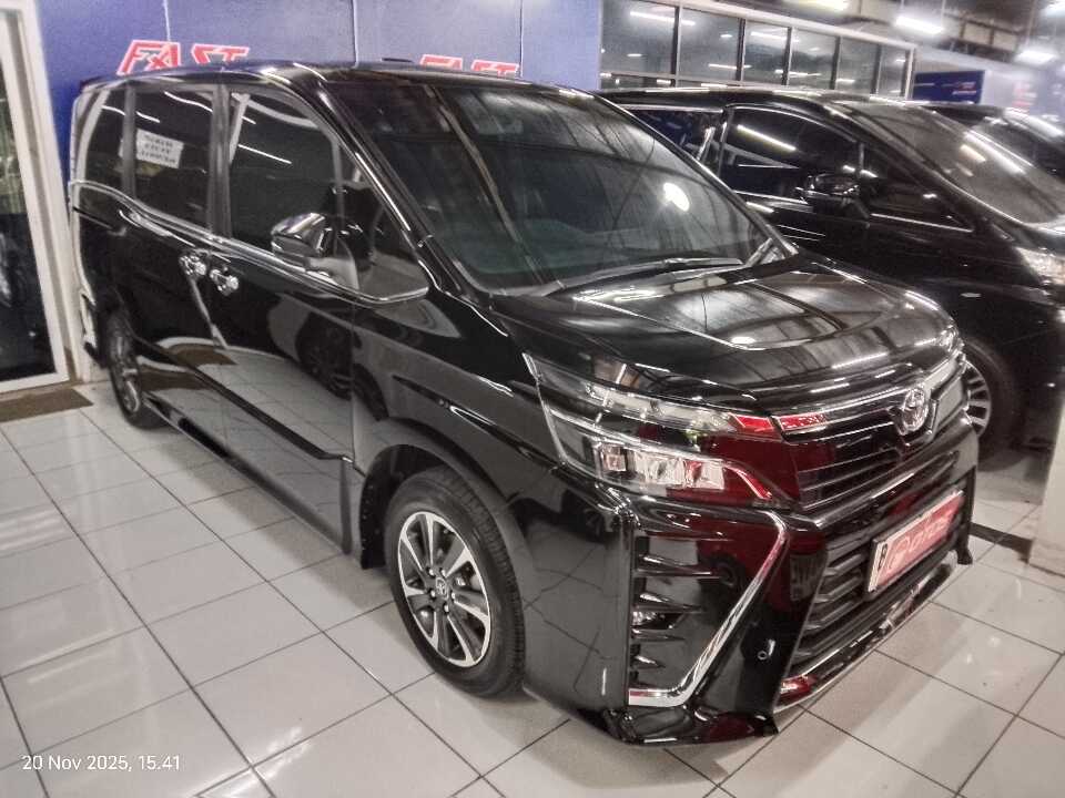 2018 Toyota Voxy 2.0 - Foto 1 dari 6