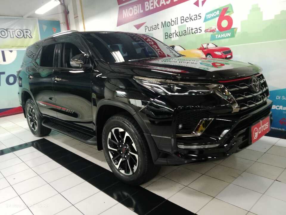 2021 Toyota Fortuner 2.4 4X2 VRZ TRD - Foto 1 dari 6