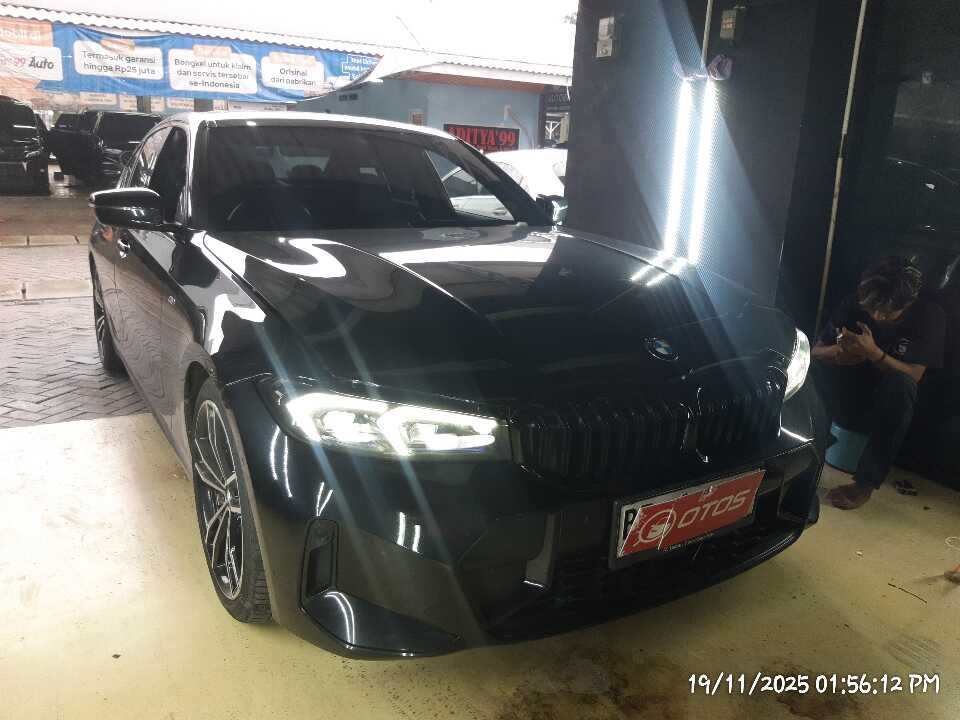 2023 BMW 330i 2.0 - Foto 1 dari 6
