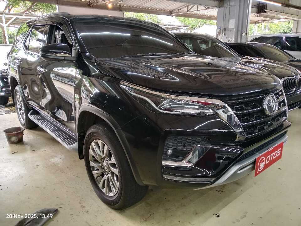 2021 Toyota Fortuner 2.4 4X2 VRZ - Foto 1 dari 6
