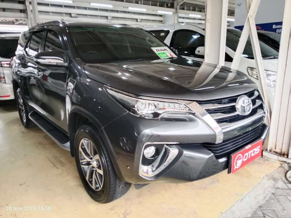 2017 Toyota Fortuner 2.4 4X2 VRZ - Foto 1 dari 6