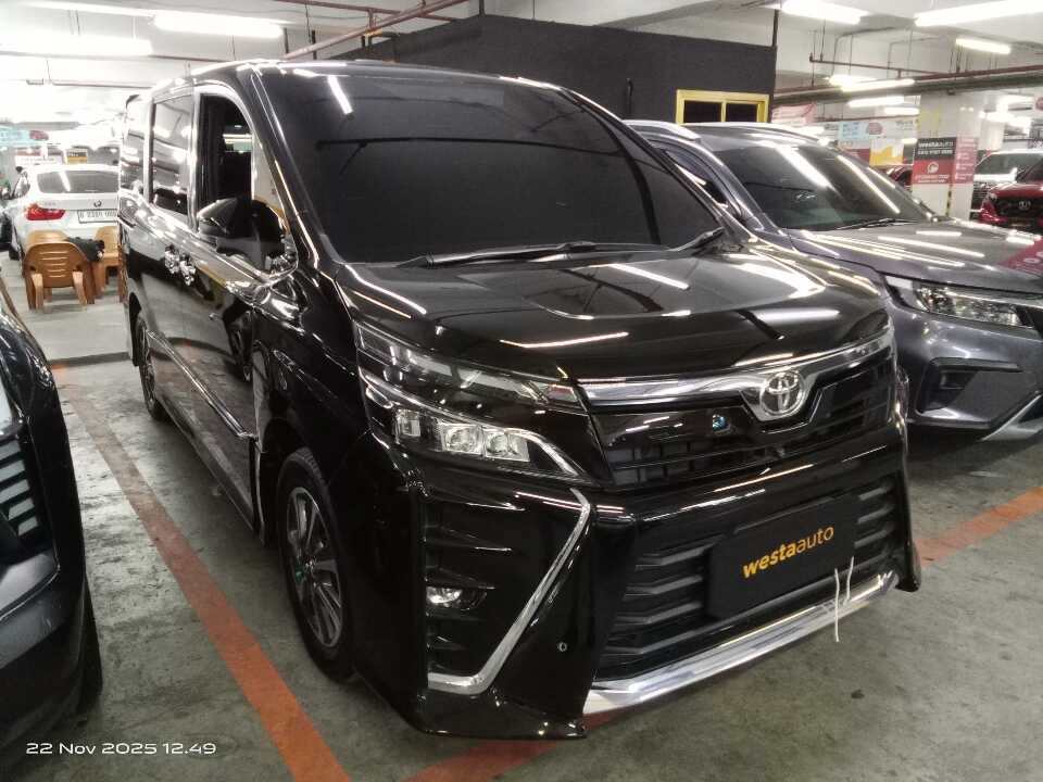 2017 Toyota Voxy 2.0 - Foto 1 dari 6