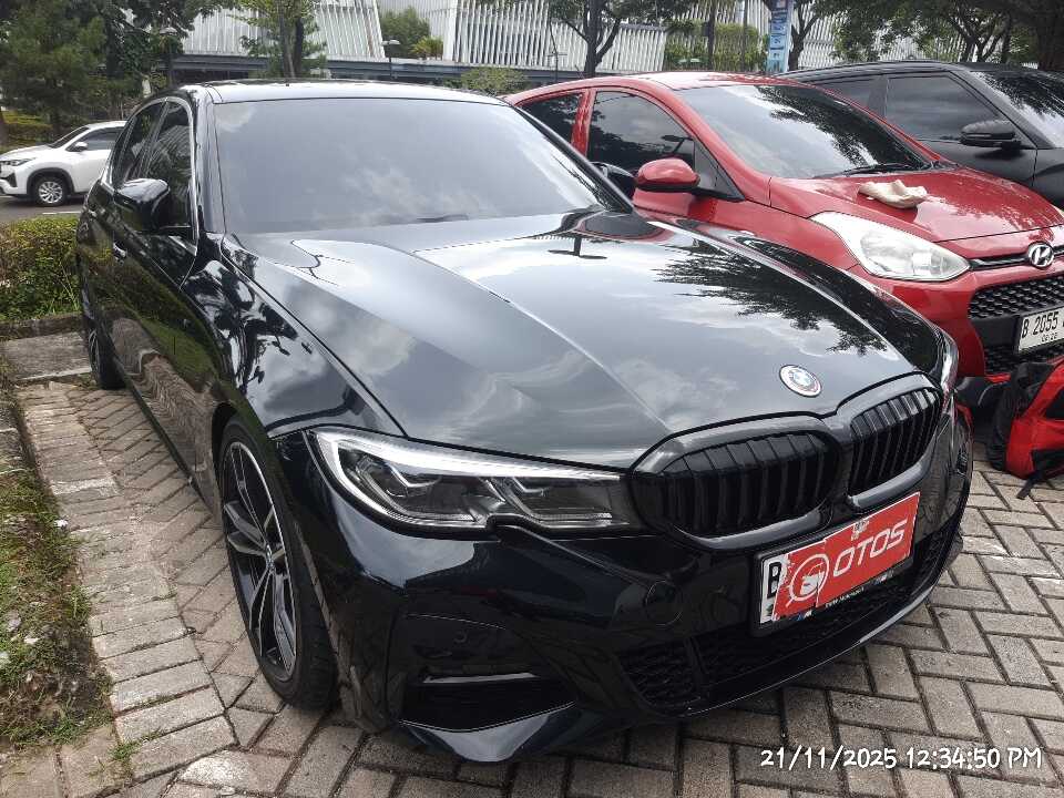 2021 BMW 330i 2.0 - Foto 1 dari 6