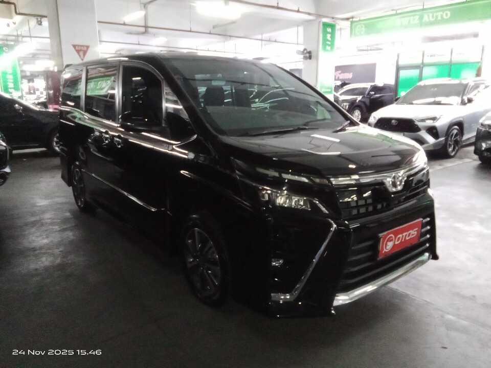 2020 Toyota Voxy 2.0 - Foto 1 dari 6