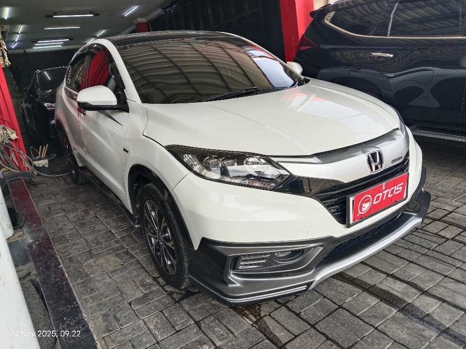 2017 Honda HR-V 1.8 RS - Foto 1 dari 6
