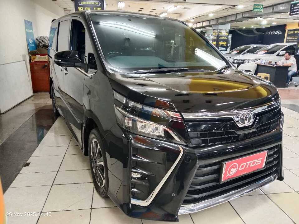 2019 Toyota Voxy 2.0 - Foto 1 dari 6