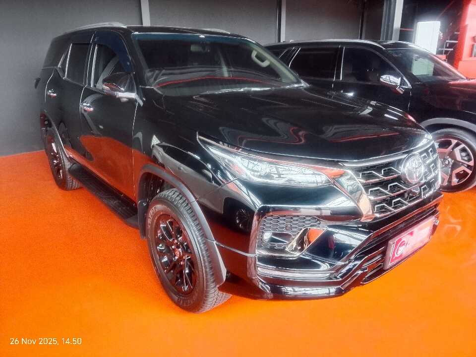 2022 Toyota Fortuner 2.8 4X2 VRZ - Foto 1 dari 6