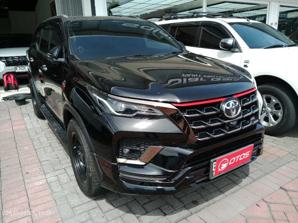 2021 Toyota Fortuner 2.4 4X2 VRZ - Foto 1 dari 6