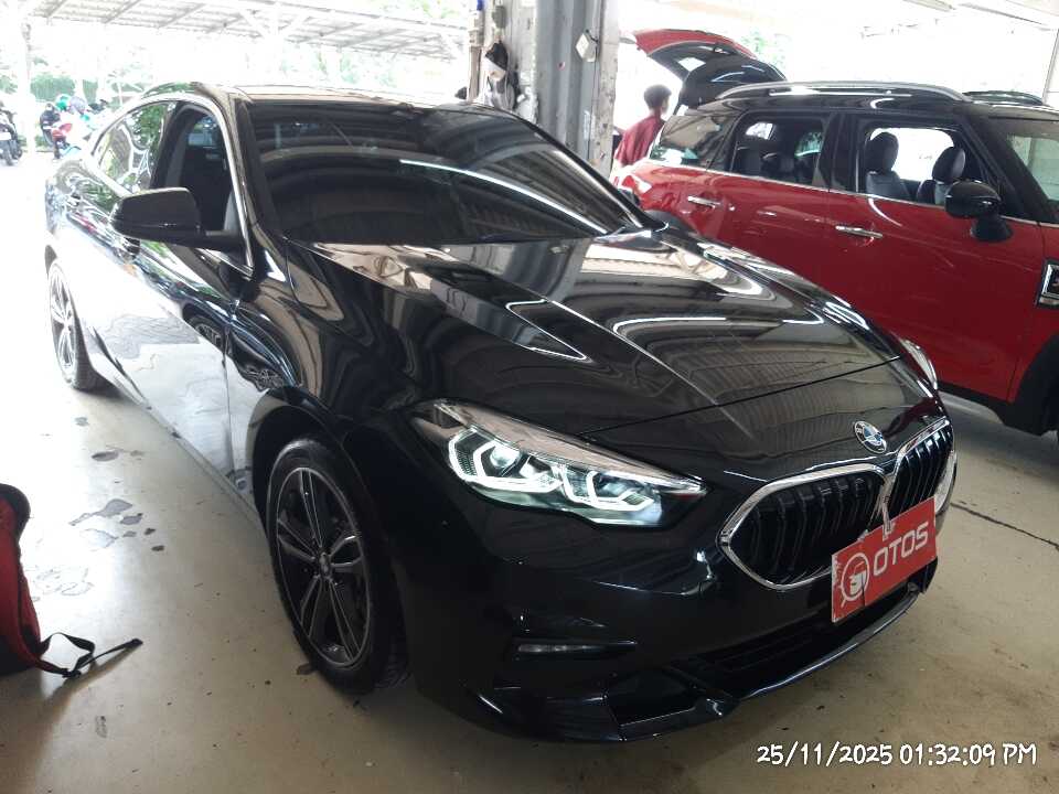 2022 BMW 218i 1.5 - Foto 1 dari 6
