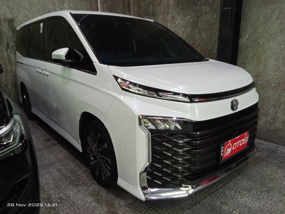 2022 Toyota Voxy 2.0 - Foto 1 dari 6