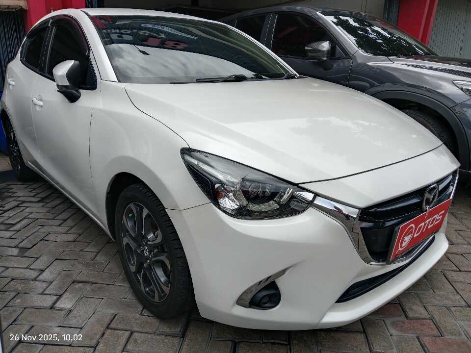 2017 Mazda 2 1.5 - Foto 1 dari 6