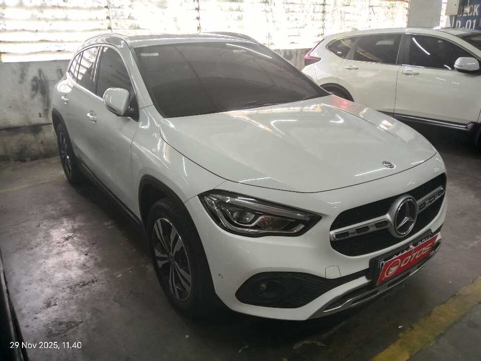 2020 Mercedes-Benz GLA200 1.3 - Foto 1 dari 6