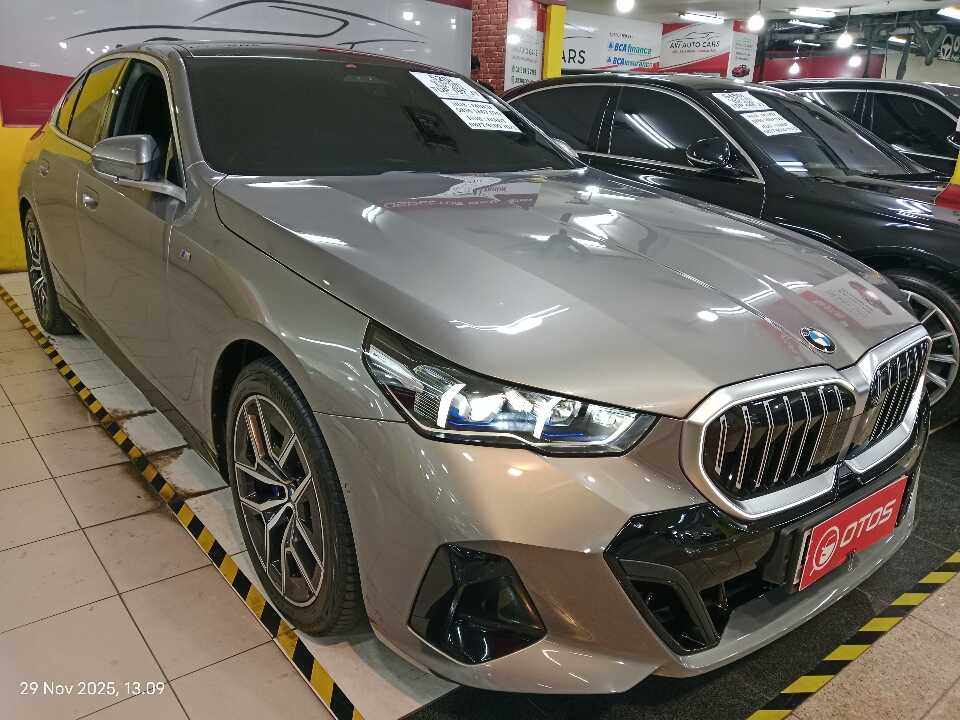 2024 BMW 520i 2.0 - Foto 1 dari 6