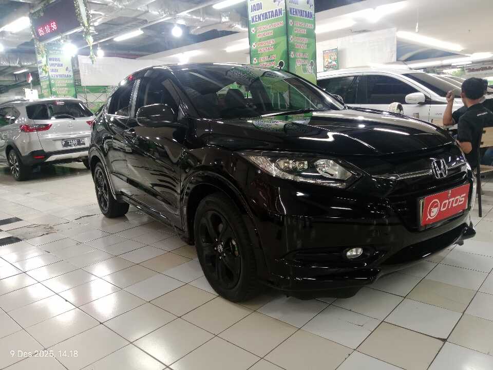 2017 Honda HR-V 1.8 RS - Foto 1 dari 6