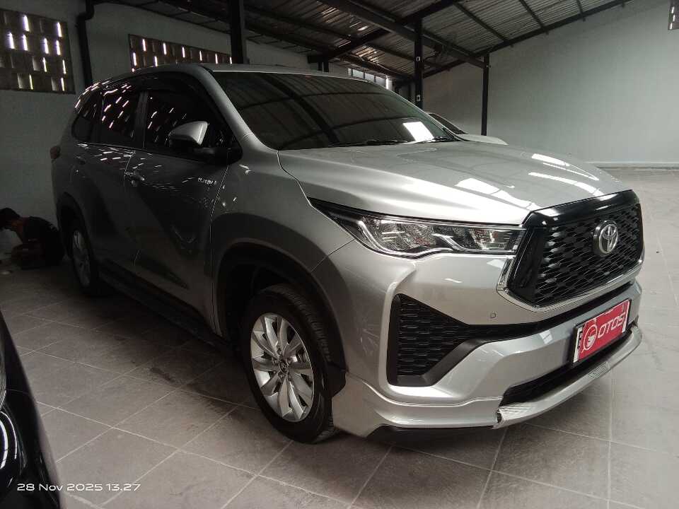 2023 Toyota Kijang Innova 2.0 Zenix V HV CVT - Foto 1 dari 6