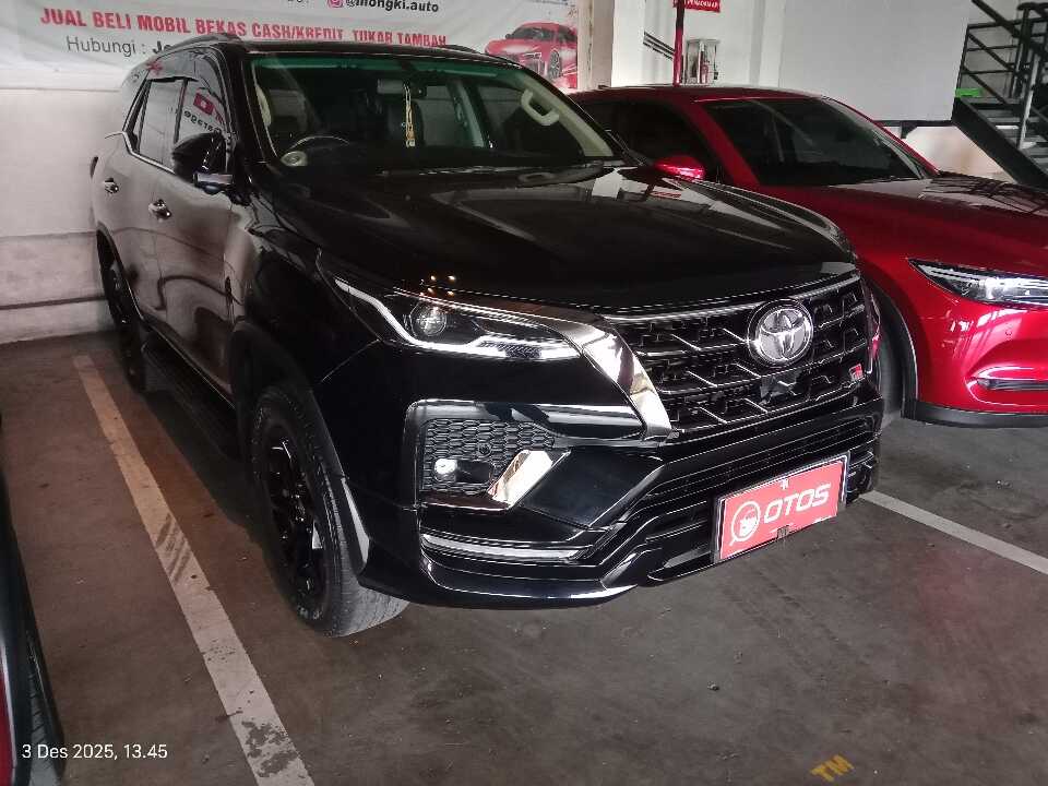 2022 Toyota Fortuner 2.8 4X2 VRZ - Foto 1 dari 6