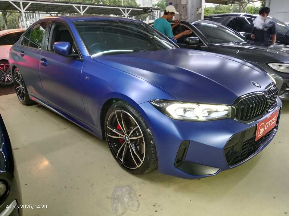 2023 BMW 330i 2.0 - Foto 1 dari 6