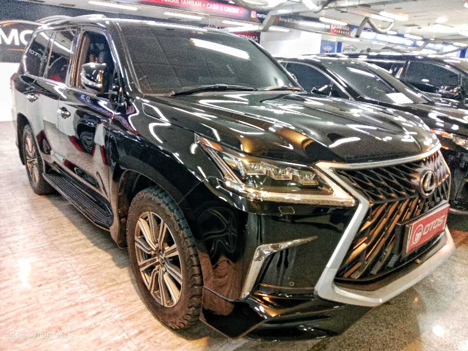 2018 Lexus LX 570 5.7 Sport - Foto 1 dari 6