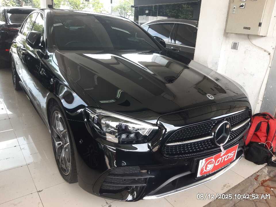 2021 Mercedes-Benz E300 2.0 AMG Line - Foto 1 dari 6