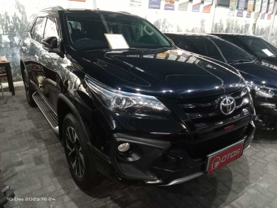 2019 Toyota Fortuner 2.4 4X2 VRZ TRD - Foto 1 dari 6