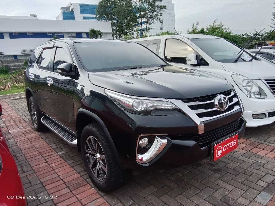 2017 Toyota Fortuner 2.4 4X2 VRZ - Foto 1 dari 6