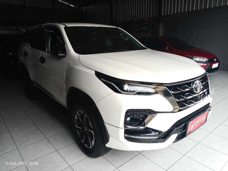 2022 Toyota Fortuner 2.8 4X2 VRZ - Foto 1 dari 6