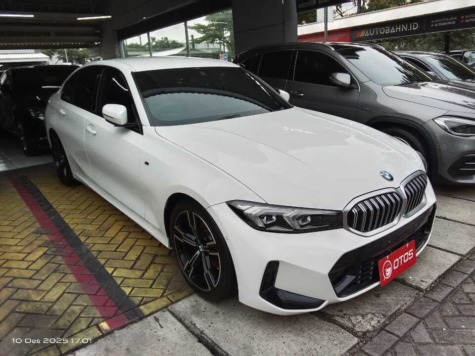 2023 BMW 320i 2.0 M Sport - Foto 1 dari 6