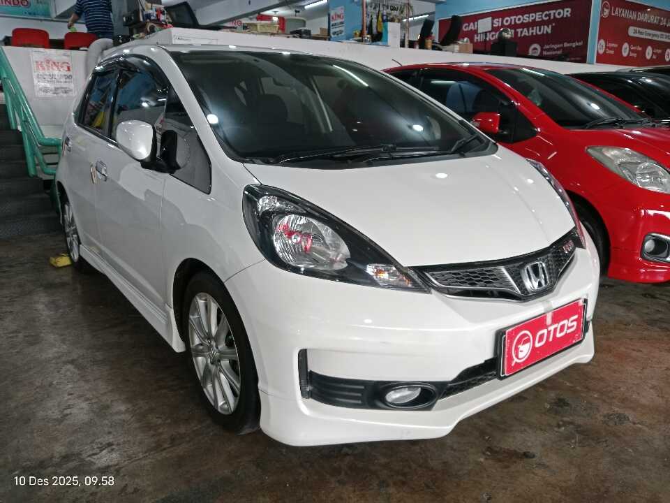 2013 Honda Jazz 1.5 E - Foto 1 dari 6