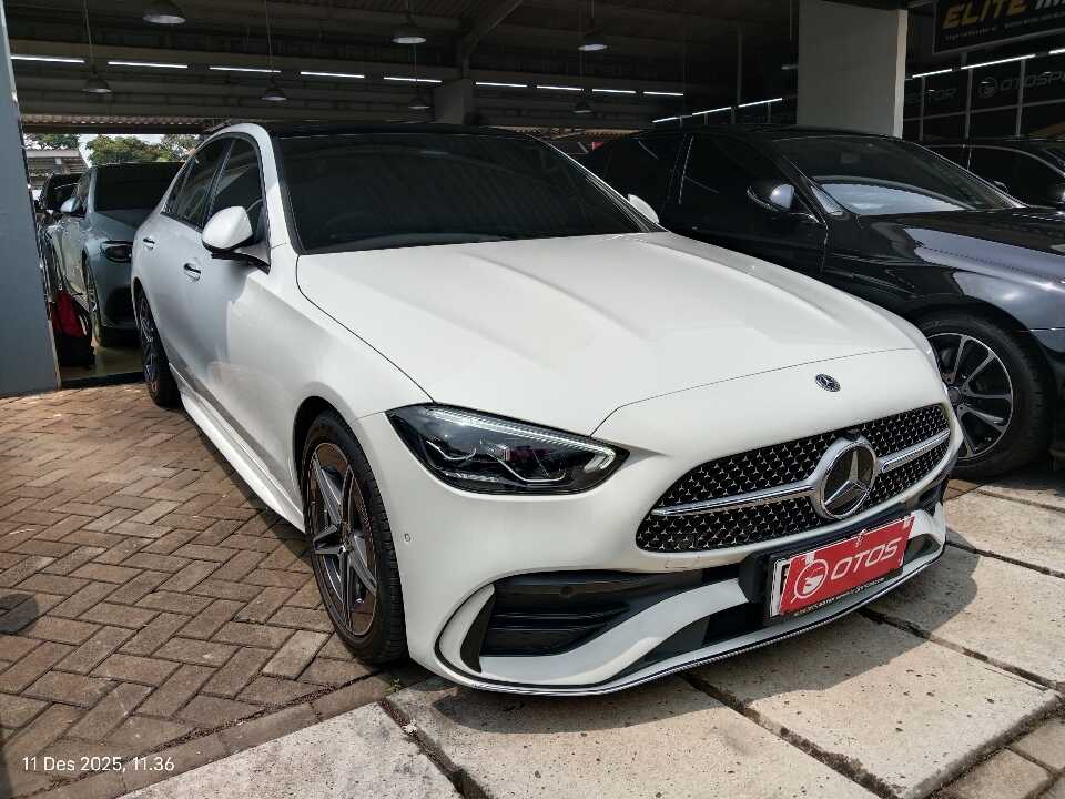 2023 Mercedes-Benz C300 2.0 - Foto 1 dari 6