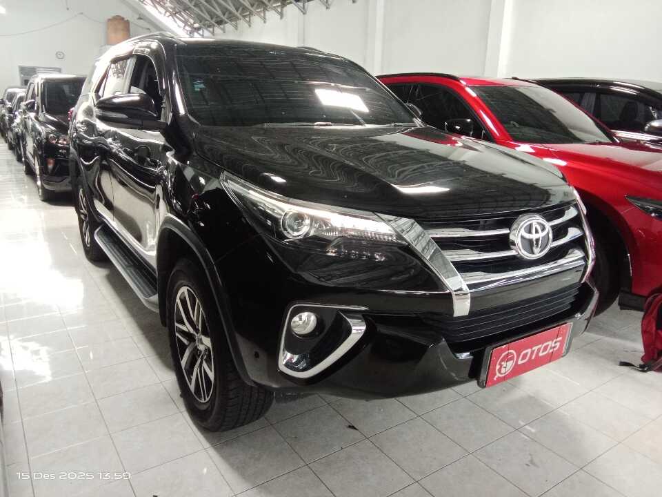 2017 Toyota Fortuner 2.4 4X2 VRZ - Foto 1 dari 6