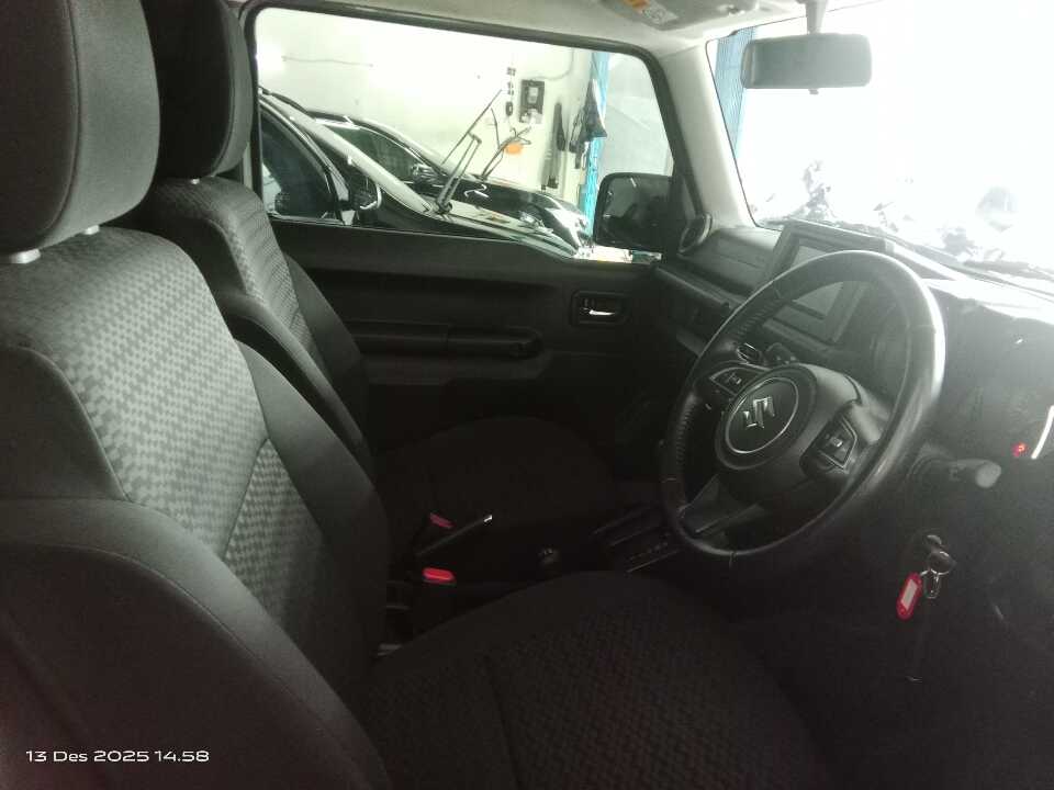 Foto Mobil Bekas Kabin Depan Suzuki Jimny 1.5 4x4 tahun 2021