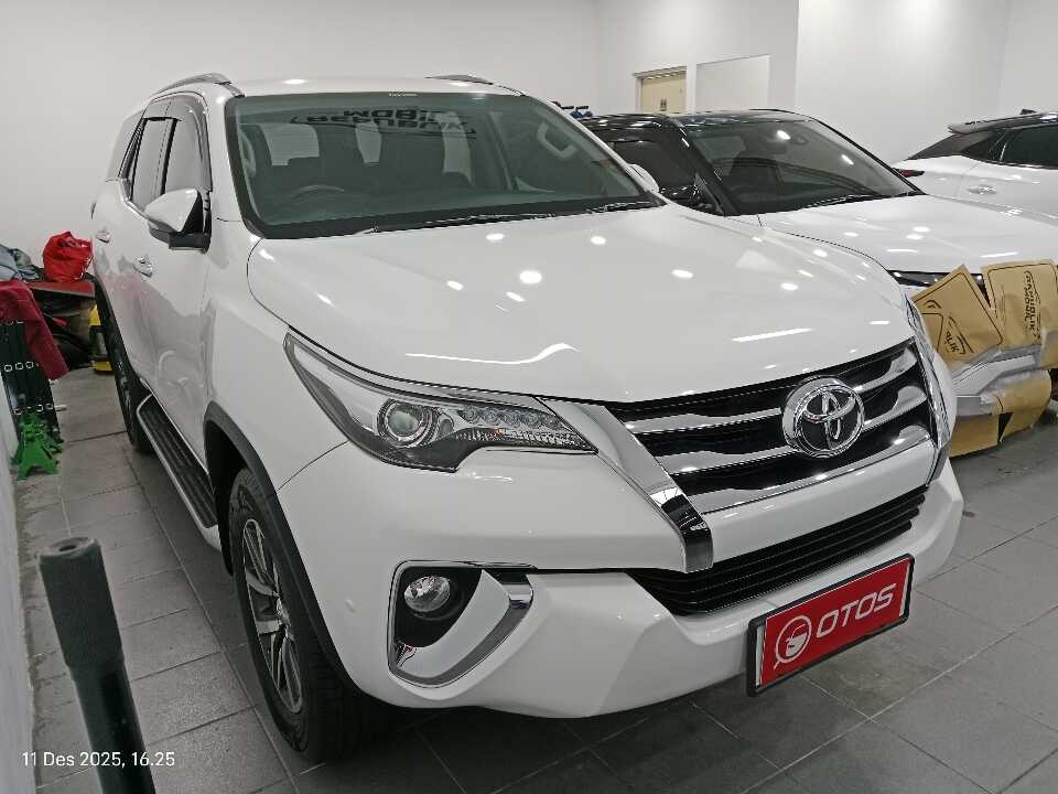 2019 Toyota Fortuner 2.4 4X2 VRZ - Foto 1 dari 6