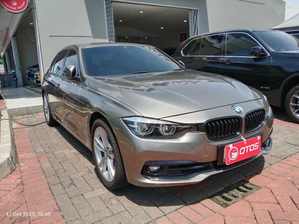 2019 BMW 320i 2.0 - Foto 1 dari 6