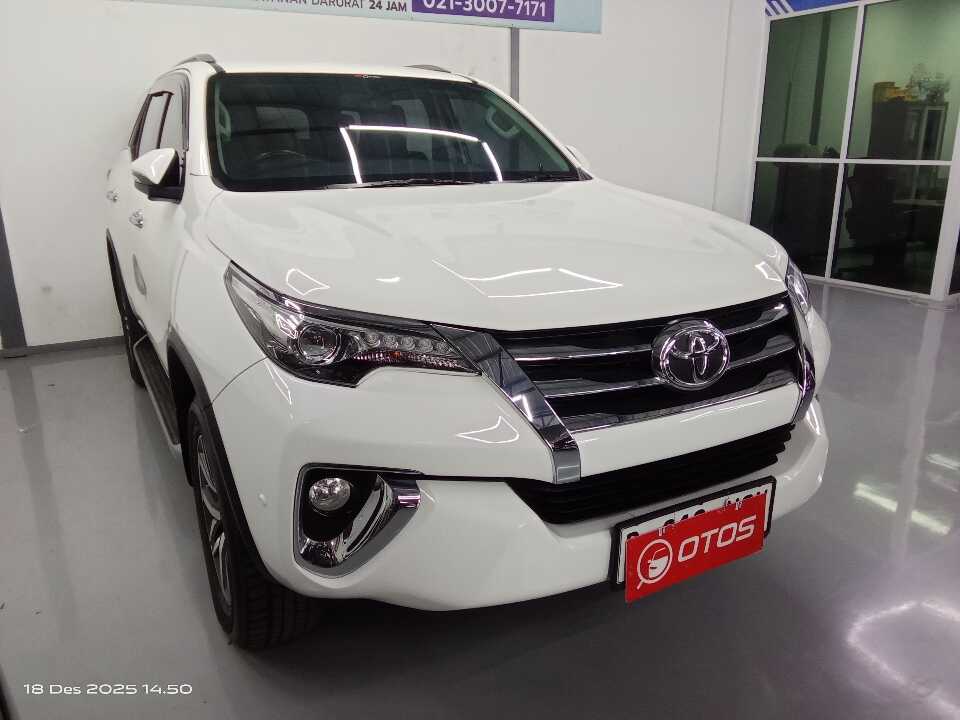 2017 Toyota Fortuner 2.4 4X2 VRZ - Foto 1 dari 6