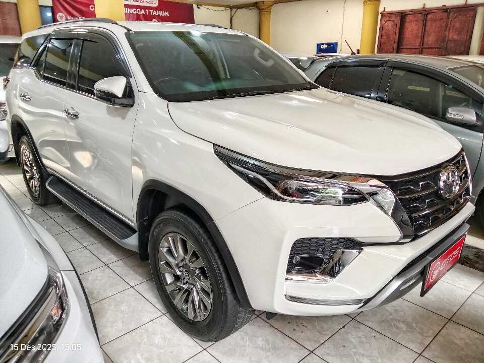 2021 Toyota Fortuner 2.4 4X2 VRZ - Foto 1 dari 6