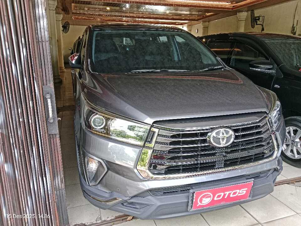 2022 Toyota Kijang Innova 2.0 Venturer - Foto 1 dari 6