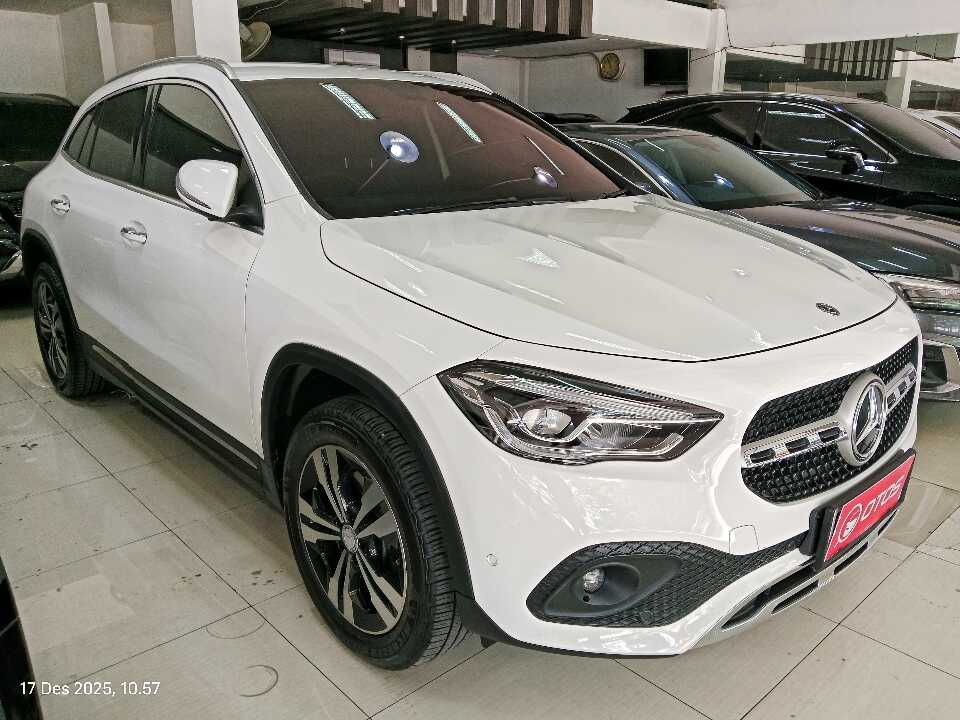 2020 Mercedes-Benz GLA200 1.3 - Foto 1 dari 6