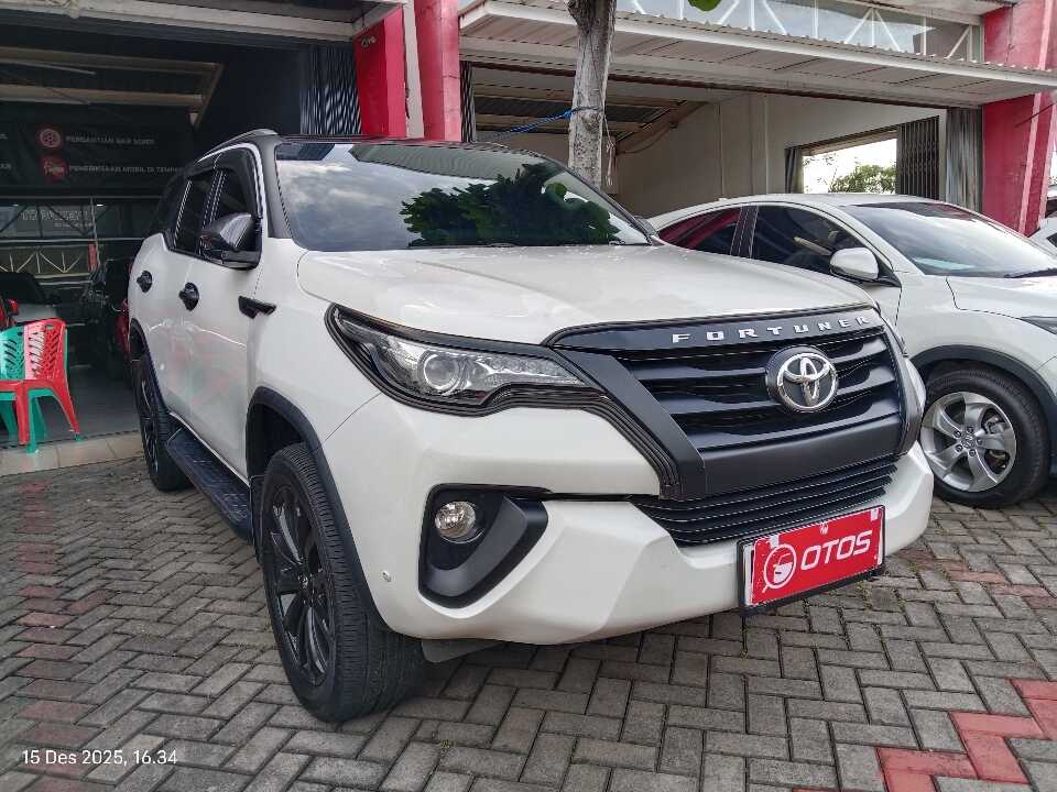 2016 Toyota Fortuner 2.4 4X2 VRZ - Foto 1 dari 6