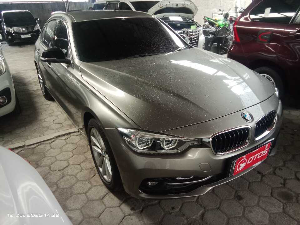 2016 BMW 320i 2.0 - Foto 1 dari 6
