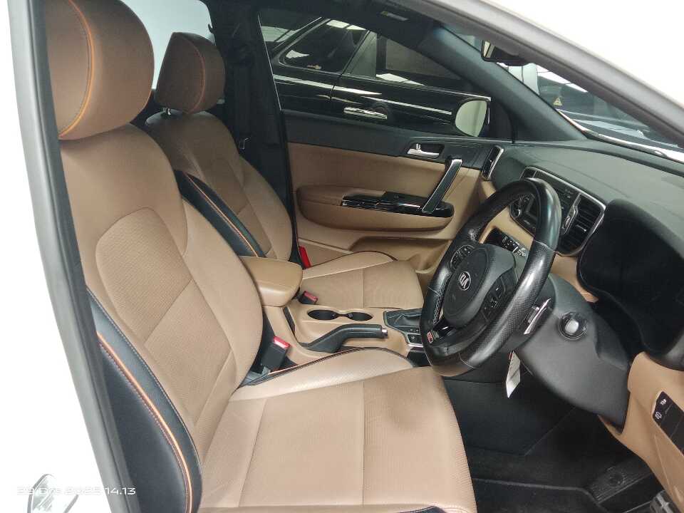 Foto Mobil Bekas Kabin Depan KIA Sportage 2.0 GT tahun 2017