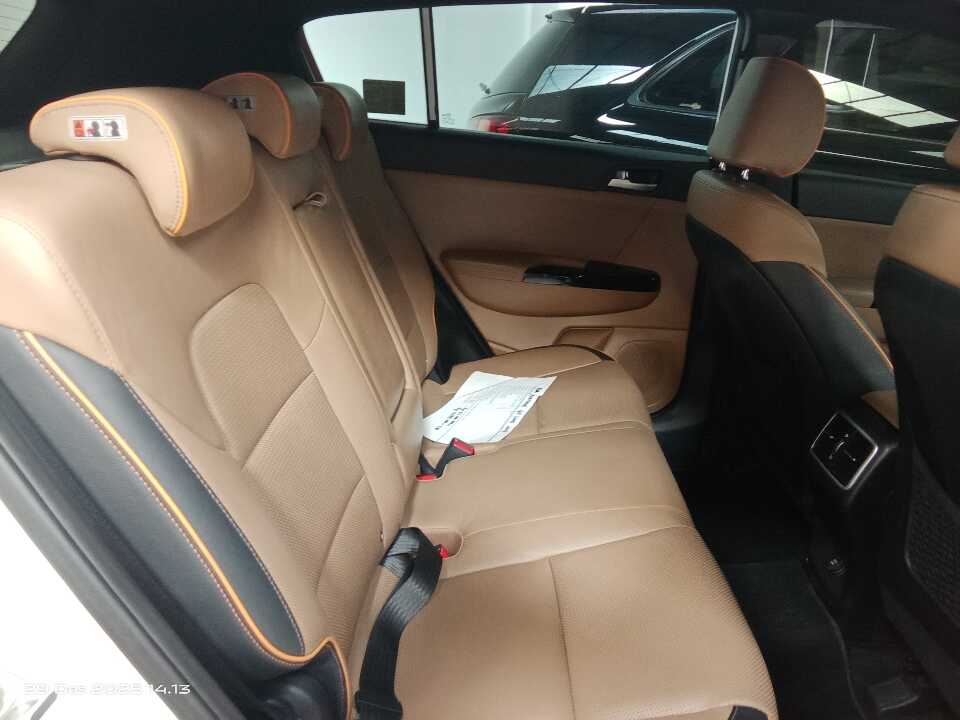 Foto Mobil Bekas Kabin Belakang KIA Sportage 2.0 GT tahun 2017