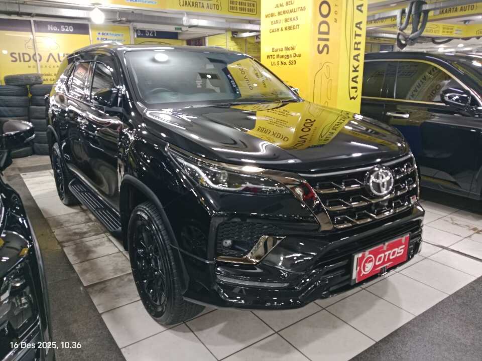 2023 Toyota Fortuner 2.8 4X2 VRZ - Foto 1 dari 6
