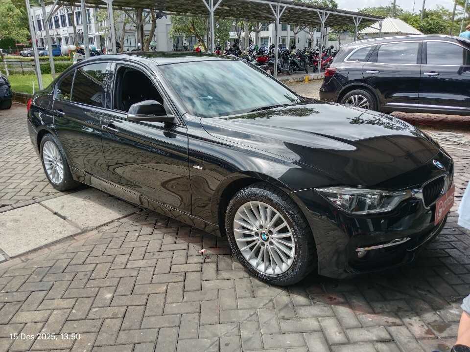 2018 BMW 320i 2.0 - Foto 1 dari 6